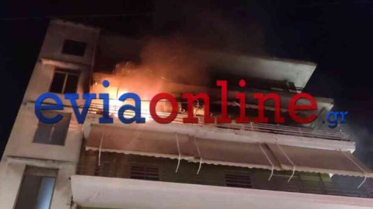 Φωτιά σε διαμέρισμα τρίτου ορόφου στη Χαλκίδα, απεγκλώβισε ένα άτομο η Πυροσβεστική