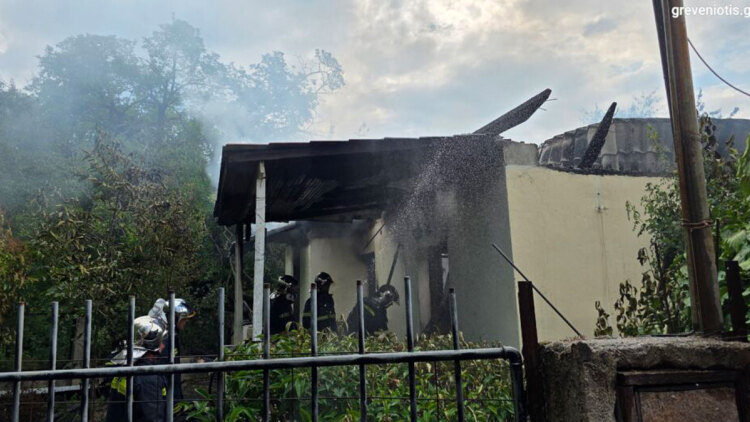 Τραγωδία στα Γρεβενά, βρέθηκε απανθρακωμένη σορός 85χρονου μετά από φωτιά σε σπίτι
