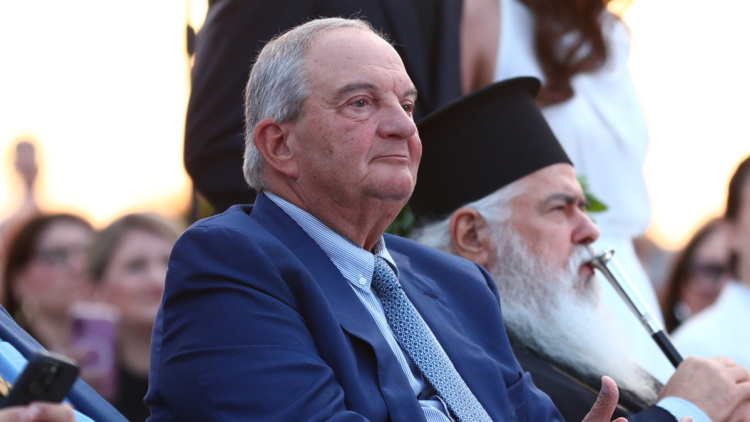 Ο Κώστας Καραμανλής απαγγέλλει... Λουκιανό Κηλαηδόνη και παροτρύνει τους νέους: Προσοχη σε όσους είναι ερωτευμένοι με την εξουσία και το χρήμα