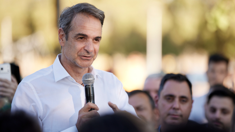 Ο Μητσοτάκης στοχεύει ξανά την Ελλάδα «που ξυπνάει νωρίς» και επιχειρεί επανασύνδεση με την πλειοψηφία του 2019 και 2023