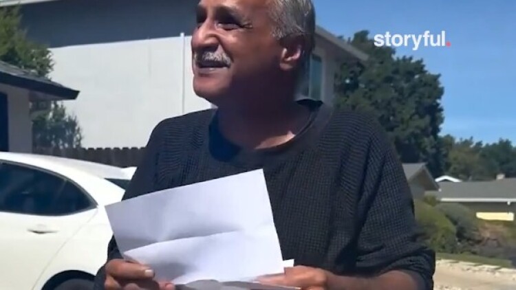 Βίντεο: Το «όνειρο ζωής» του εργατικού πατέρα που υλοποίησε ο γιος με το εισιτήριο για το Μουντιάλ