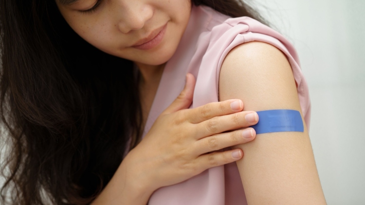 Έρευνα: Το εμβόλιο HPV στη Βρετανία μηδένισε τους θανάτους από καρκίνο του τραχήλου της μήτρας στις νεαρές γυναίκες