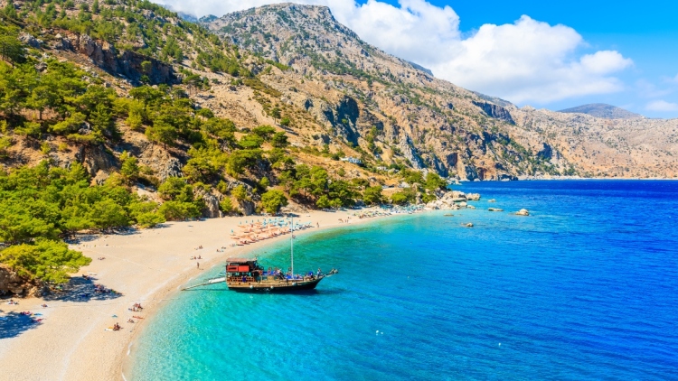 «Η θάλασσα είναι τόσο διάφανη που μοιάζει εξωπραγματική»: Αφιέρωμα στην Κάρπαθο από ιταλική ταξιδιωτική ιστοσελίδα