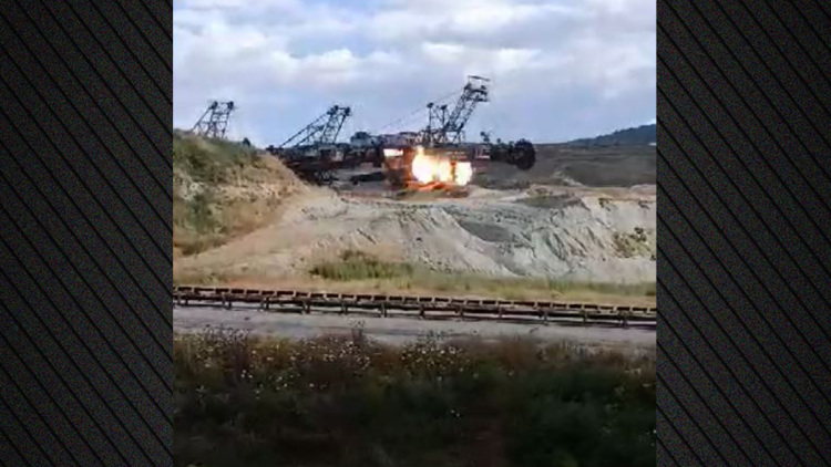Δείτε την στιγμή που ανατινάζουν και καταστρέφουν τρείς παλιούς εσκαφείς στην Κοζάνη 