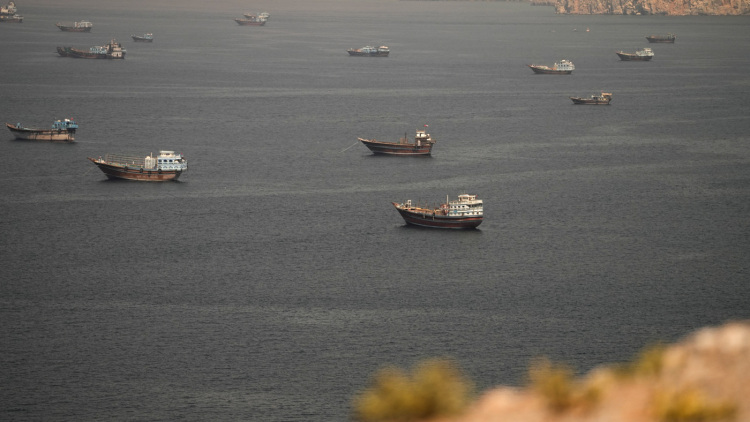 Bloomberg: Το Ομάν βάζει στο τραπέζι τέλη διέλευσης στα Στενά του Ορμούζ - Σκληρή γραμμή και από την Τεχεράνη
