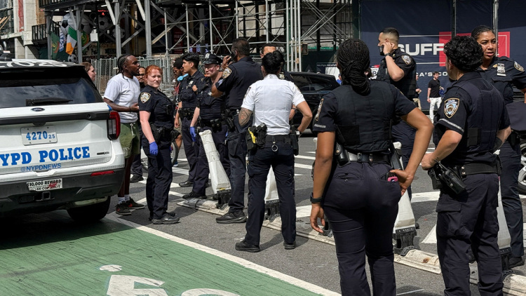Πανικός στην Times Square μετά από πυροβολισμούς, πλήθος κόσμου έτρεχε για να σωθεί, συνελήφθη ένας 17χρονος, δείτε βίντεο