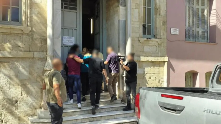 Προφυλακίστηκαν οι δύο από τους τέσσερις κατηγορούμενους για το κύκλωμα της πειρατικής συνδρομητικής τηλεόρασης
