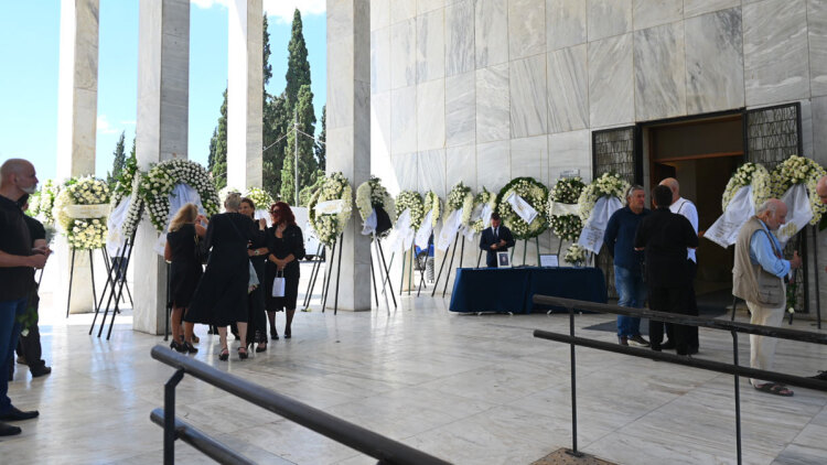 Βαρύ το κλίμα στο τελευταίο αντίο στον δημοσιογράφο Αντρέα Μαζαράκη
