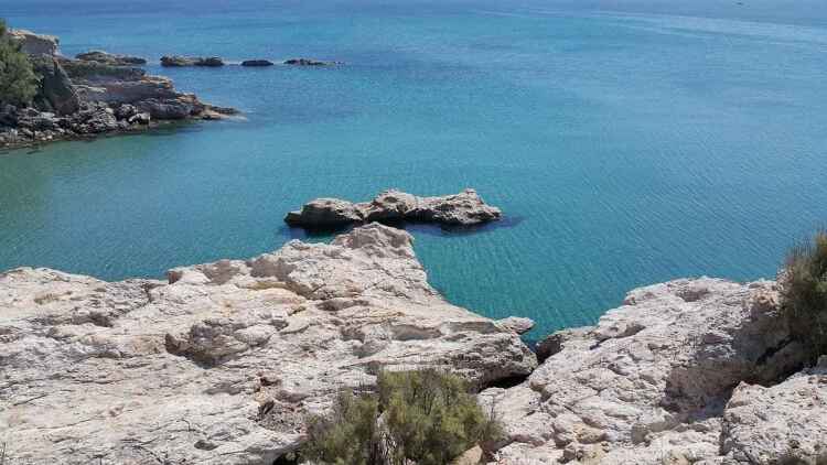 Μακάβριο εύρημα στη Λήμνο: Γερμανοί τουρίστες εντόπισαν ανθρώπινο κρανίο και οστά στο Φαναράκι
