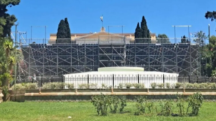 Ζάππειο: Χωρίς έγκριση από το αρμόδιο συμβούλιο του υπουργείου Πολιτισμού το υπαίθριο αμφιθέατρο που ξηλώνεται