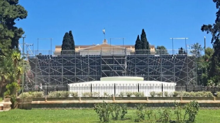 Ζάππειο: Χωρίς έγκριση από το αρμόδιο συμβούλιο του υπουργείου Πολιτισμού το υπαίθριο αμφιθέατρο που ξηλώνεται