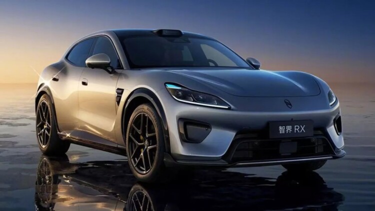 Η Ferrari τα έβαλε με την κινεζική Luxeed