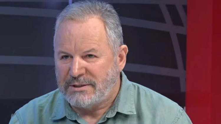 «Κάποιες τηλεοπτικές μου εμφανίσεις δεν είναι οι καλύτερες», λέει το στέλεχος του Τσίπρα που μιλούσε για έξτρα φόρο στους υπερπλούσιους