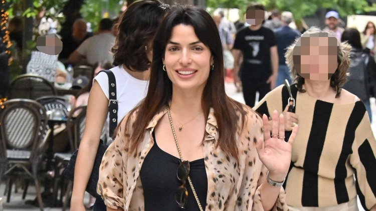 Τόνια Σωτηροπούλου: Συμπλήρωσε το μαύρο σύνολό της με τα πιο ευέλικτα παπούτσια