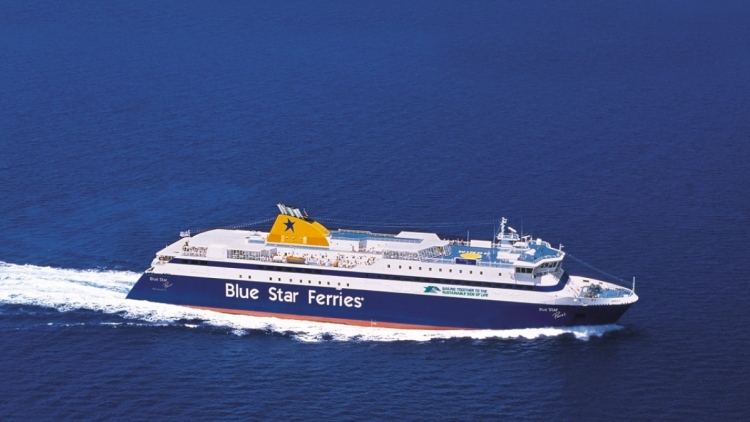 Αλλαγή στο δρομολόγιο του Blue Star Paros λόγω 63χρονου μέλους του πληρώματος με πρόβλημα υγείας