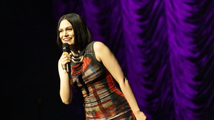Jessie J: Το video από το νοσοκομείο έναν χρόνο μετά τη μαστεκτομή που την άλλαξε για πάντα
