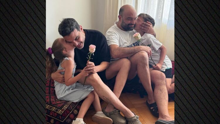 Η τρυφερή ανάρτηση του Παντελή Τουτουντζή με τον σύζυγο και τα παιδιά του για τη Γιορτή του Πατέρα