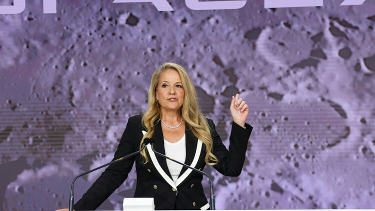 Γκουίν Σότγουελ: Η γυναίκα που μετέτρεψε τη SpaceX του Eλον Μασκ σε κολοσσό δισεκατομμυρίων
