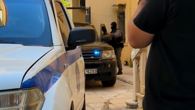 Στα δικαστήρια Χανίων ο 43χρονος Σκοπιανός, τον αποδοκίμασαν συγγενείς και φίλοι της Σταυρούλας
