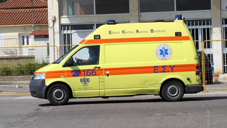 Ακτοπλοϊκή εταιρεία στη Θάσο ζήτησε εισιτήριο από ασθενοφόρο του ΕΚΑΒ που μετέφερε ασθενή