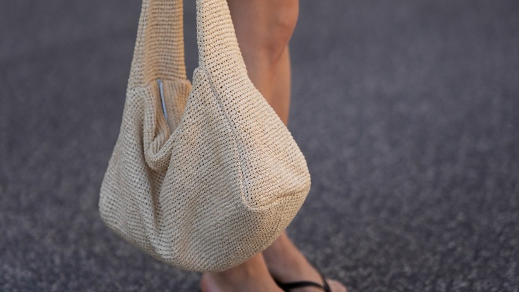 Ανταπόκριση από μια fashion editor: «Τι φορούν οι άνθρωποι της μόδας στην Ελλάδα»

