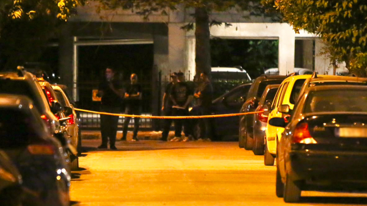 Με μαχαιριά στον θώρακα ο 17χρονος που έπεσε νεκρός μετά από συμπλοκή στην Καλλιθέα: «Είδαμε τους τύπους να τρέχουν και μετά το παιδί αιμόφυρτο»