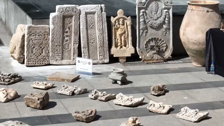 Ελληνικές αρχαιότητες ανάμεσα στα χιλιάδες αντικείμενα ιστορικής αξίας που εντοπίστηκαν σε σπίτι στην Τουρκία
