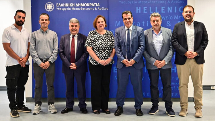 Αντιδρούν στην παράταξη Δούκα για τη χρηματοδότηση 1,3 εκατ. ευρώ από το υπ. Μετανάστευσης στον Δήμο Αθηναίων 
