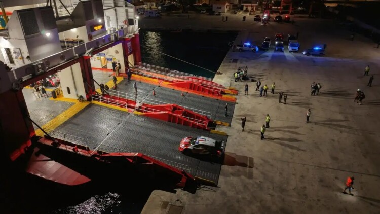 WRC Ράλλυ Ακρόπολις: Στην Ιτέα με... φέρι μποτ τα αγωνιστικά για την αυριανή ειδική διαδρομή, εντυπωσιακές εικόνες