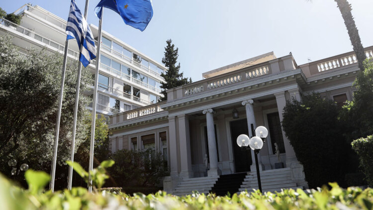 Το Μαξίμου ανεβάζει στροφές απέναντι στον Τσίπρα, στόχος η συσπείρωση και το κεντρώο ακροατήριο