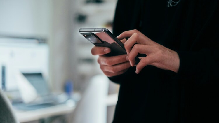 Τα social media ξεπέρασαν για πρώτη φορά την τηλεόραση και τα παραδοσιακά ΜΜΕ ως βασική πηγή ενημέρωσης
