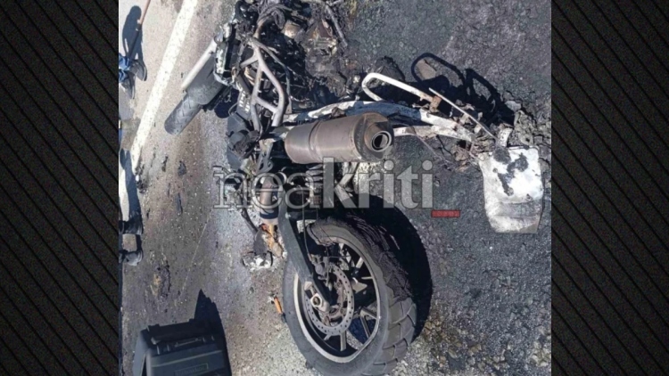 Σοβαρό τροχαίο στην Κρήτη: Μοτοσικλετιστής τυλίχθηκε στις φλόγες μετά από σύγκρουση με αυτοκίνητο