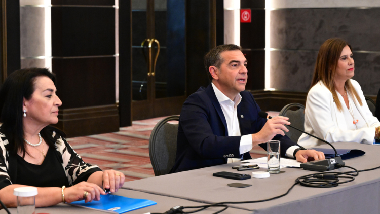 Οδηγίες Τσίπρα στους Τομεάρχες της ΕΛ.Α.Σ: Μιλήστε απλά, όχι απλουστευτικά, oφείλουμε να μην πατάμε τις πεπονόφλουδες