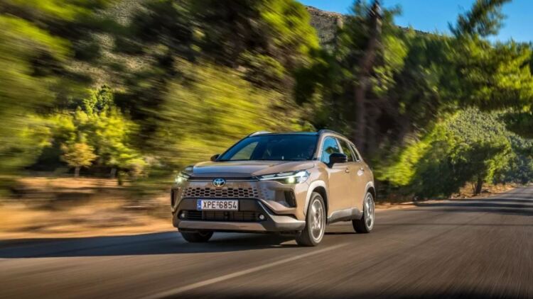 Δοκιμάζουμε την υβριδική Toyota Corolla Cross - Πόσο κοστίζει στην Ελλάδα;
