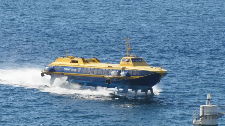 Βλάβη σε Flying Dolphin με 79 επιβάτες στην Αίγινα, απαγορεύτηκε ο απόπλους του