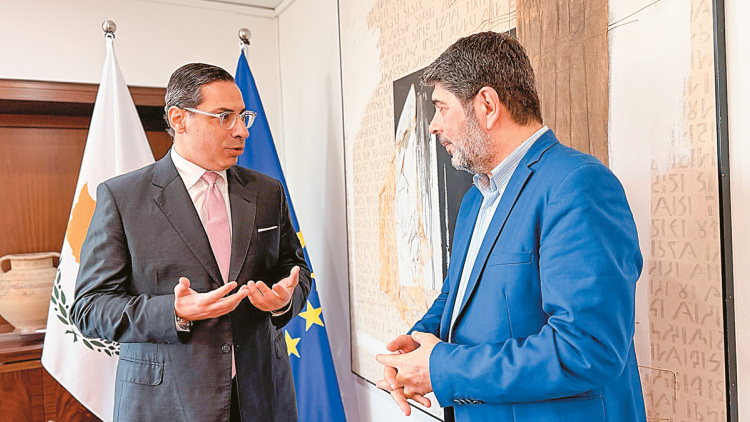 Κωνσταντίνος Κόμπος: «Δεν είμαστε ολίγον από κράτος και δεν ζητούμε άδεια από τη Τουρκία» δηλώνει ο υπουργός Εξωτερικών της Κύπρου
