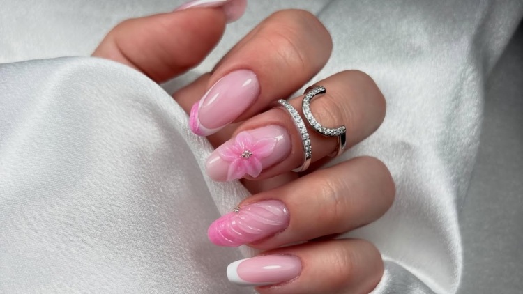 Pink Passion: Οι πιο καλοκαιρινές ιδέες για μανικιούρ με πρωταγωνιστή το ροζ χρώμα
