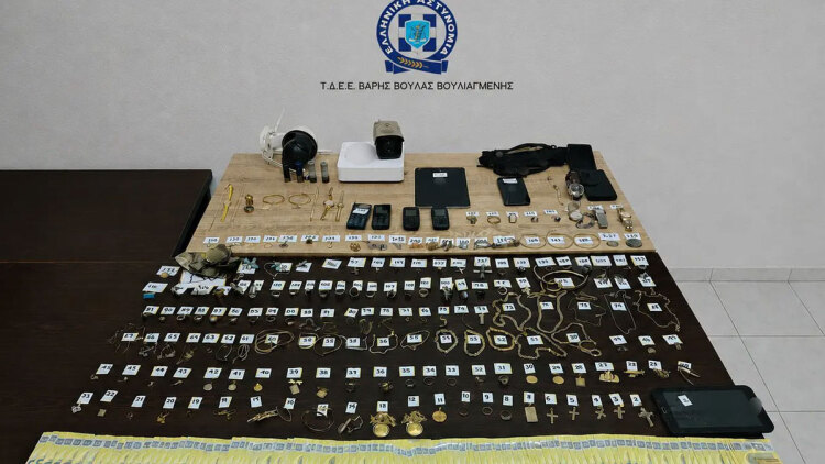 Συνελήφθησαν δύο άτομα που εξαπατούσαν πολίτες παριστάνοντας τους υπαλλήλους εταιρείας παροχής ηλεκτρικής ενέργειας