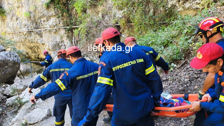 Λευκάδα: Βράχος έπεσε στο κεφάλι ελληνοβρετανίδας τουρίστριας, δίνει μάχη για να κρατηθεί στη ζωή