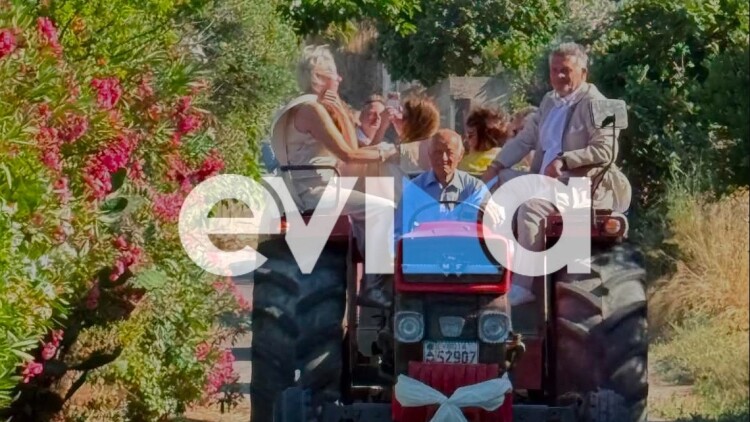 Γάμος έγινε viral στην Εύβοια: Γαμπρός, νύφη και καλεσμένοι πήγαν με τρακτέρ στην εκκλησία, βίντεο και φωτογραφίες