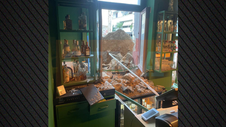 «Αν γινόταν σε ώρα λειτουργίας, θα είχαμε νεκρούς»: Η κατάρρευση μεσοτοιχίας σε ταβέρνα στο Παγκράτι, οι ομοιότητες με τα Πετράλωνα και ο Λιβανέζος εργολάβος που παραμένει άφαντος
