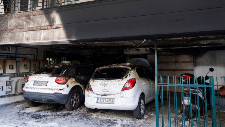 Σαρώνουν κάμερες και ευρήματα για την επίθεση με γκαζάκια στη Θεσσαλονίκη με θύμα την Βάγια Νέστορα,  ομόθυμη καταδίκη για την τρομοκρατική ενέργεια