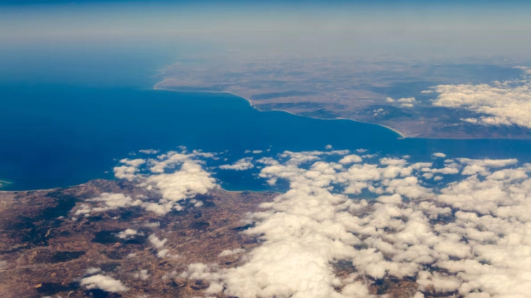 Μόλις 14 χιλιόμετρα χωρίζουν Ισπανία και Μαρόκο: Γιατί δεν υπάρχει γέφυρα