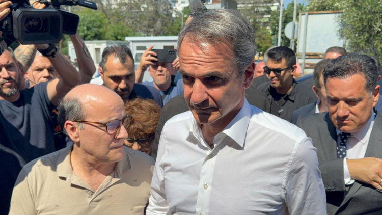 Στο Ιπποκράτειο Θεσσαλονίκης ο Κυριάκος Μητσοτάκης, επισκέπτεται τους τραυματίες της βομβιστικής επίθεσης
