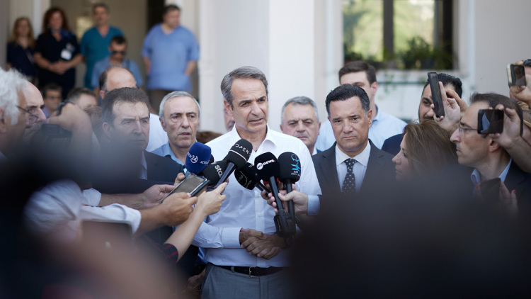 «Οι δράστες θα αντιμετωπιστούν ως εγκληματίες»: Στο Ιπποκράτειο Θεσσαλονίκης ο Μητσοτάκης, επισκέφθηκε τους τραυματίες της βομβιστικής επίθεσης