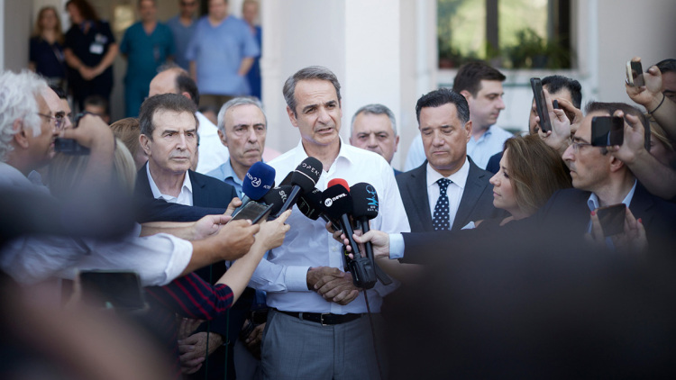 «Οι δράστες θα αντιμετωπιστούν ως εγκληματίες»: Στο Ιπποκράτειο Θεσσαλονίκης ο Μητσοτάκης, επισκέφθηκε τους τραυματίες της βομβιστικής επίθεσης