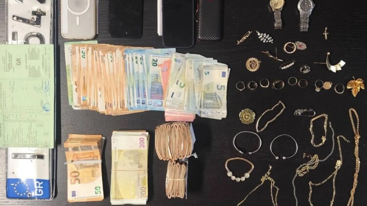 Μέλη συμμορίας παρίσταναν τους λογιστές στα Ιωάννινα, άρπαζαν χρήματα και χρυσαφικά από τρεις ηλικιωμένες, δύο συλλήψεις