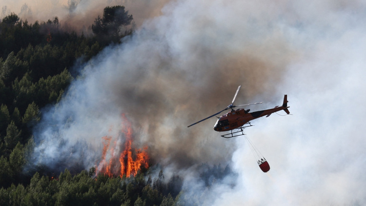 Στο έλεος δασικών πυρκαγιών η Νότια Γαλλία, δύο χιλιάδες πυροσβέστες παλεύουν με τις φλόγες, δείτε βίντεο