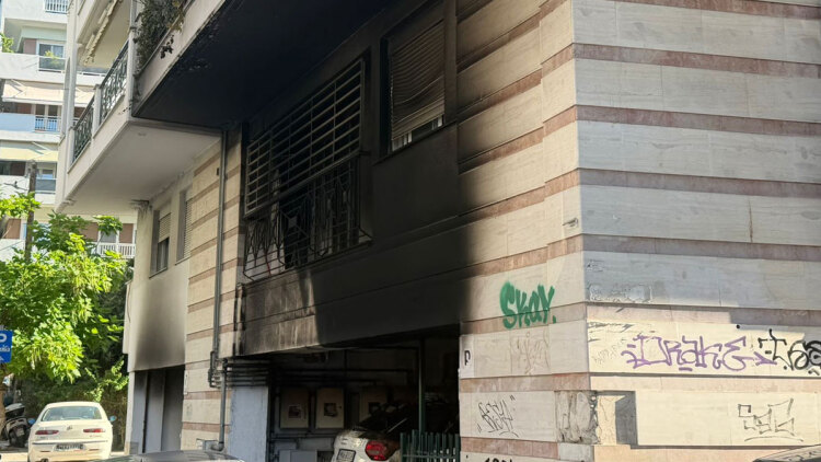 Τις επόμενες ώρες νέα στοιχεία για τους δράστες των βομβιστικών επιθέσεων στα στελέχη της ΝΔ στη Θεσσαλονίκη: Είχαν ίδιο τρόπο δράσης και ίδιο εμπρηστικό μηχανισμό