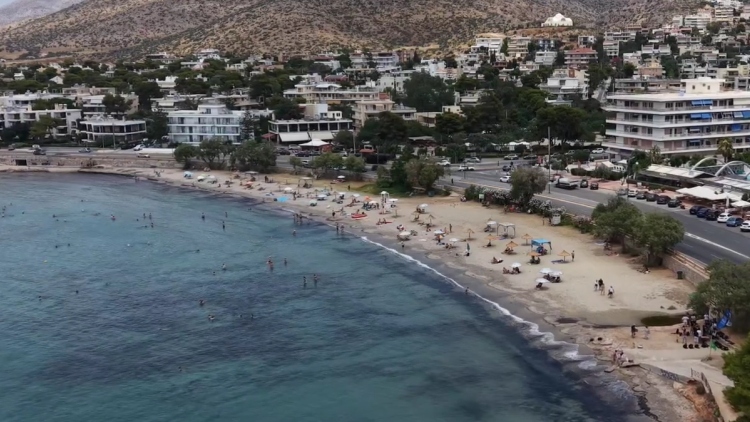 Απόβαση στις παραλίες της Αττικής, δείτε βίντεο με drone 